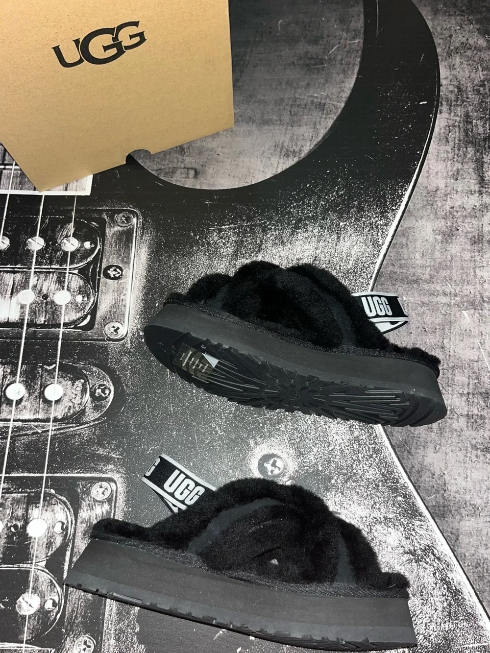 NIB UGG Disco Cross Slide